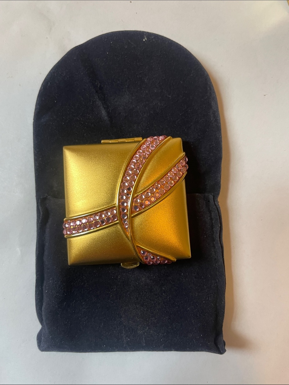 Estee Lauder "Pink Ribbon" Rhinestone Compact with Lucidity Transparent Powder - Picture 2 of 9
